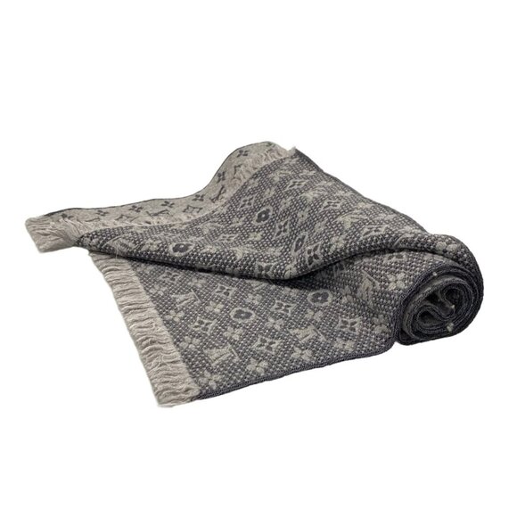 LOUIS VUITTON Escharp Monogram Classic Scarf 483-062425 - Picture 2 of 6
